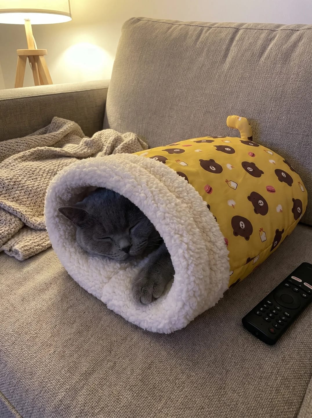 Customer photo review of CozyNido™ · El saco calentito para gatos