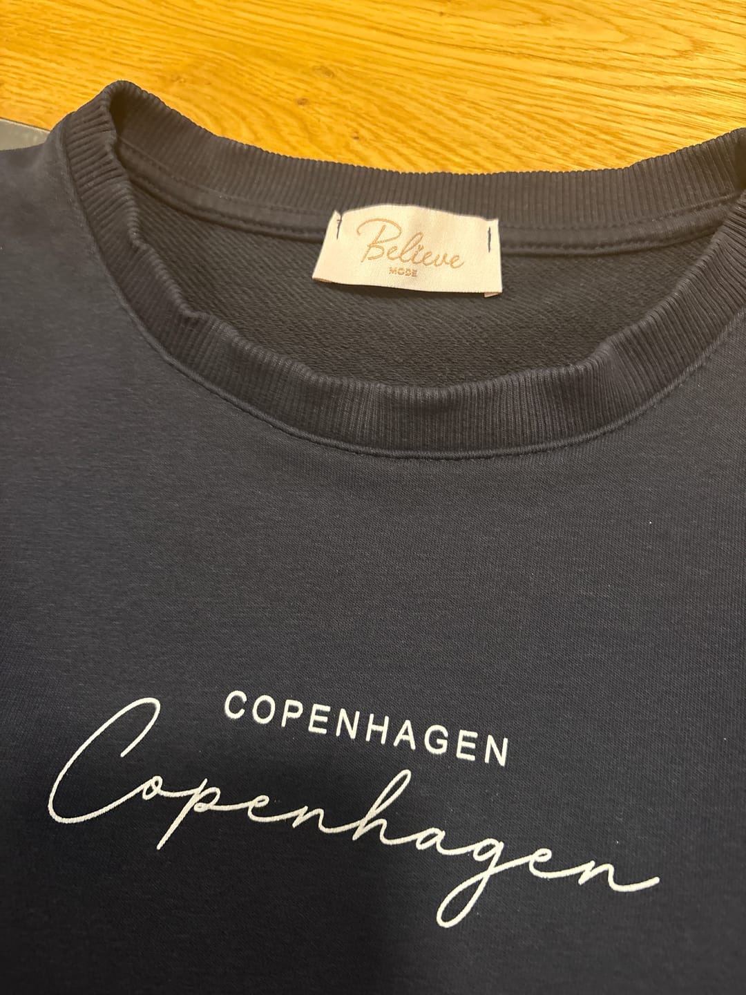 Customer photo review of Sweater mit Rückenprint COPENHAGEN dark navy