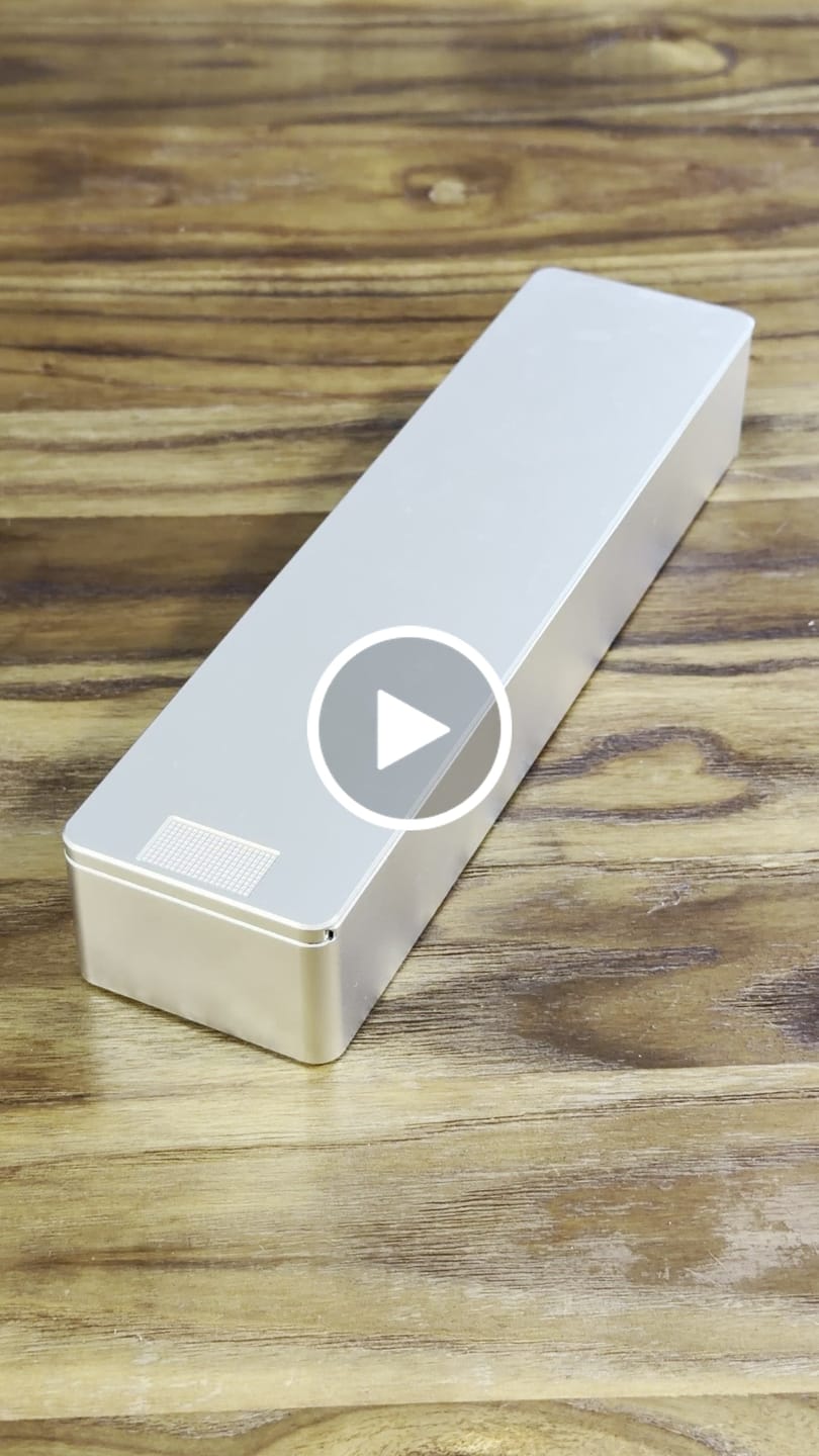 Customer video review of Weekly Case