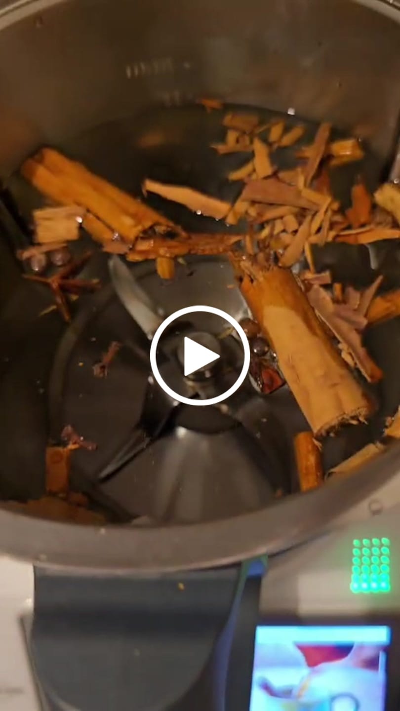 Customer video review of KODLY CAFÉ - KHALEY