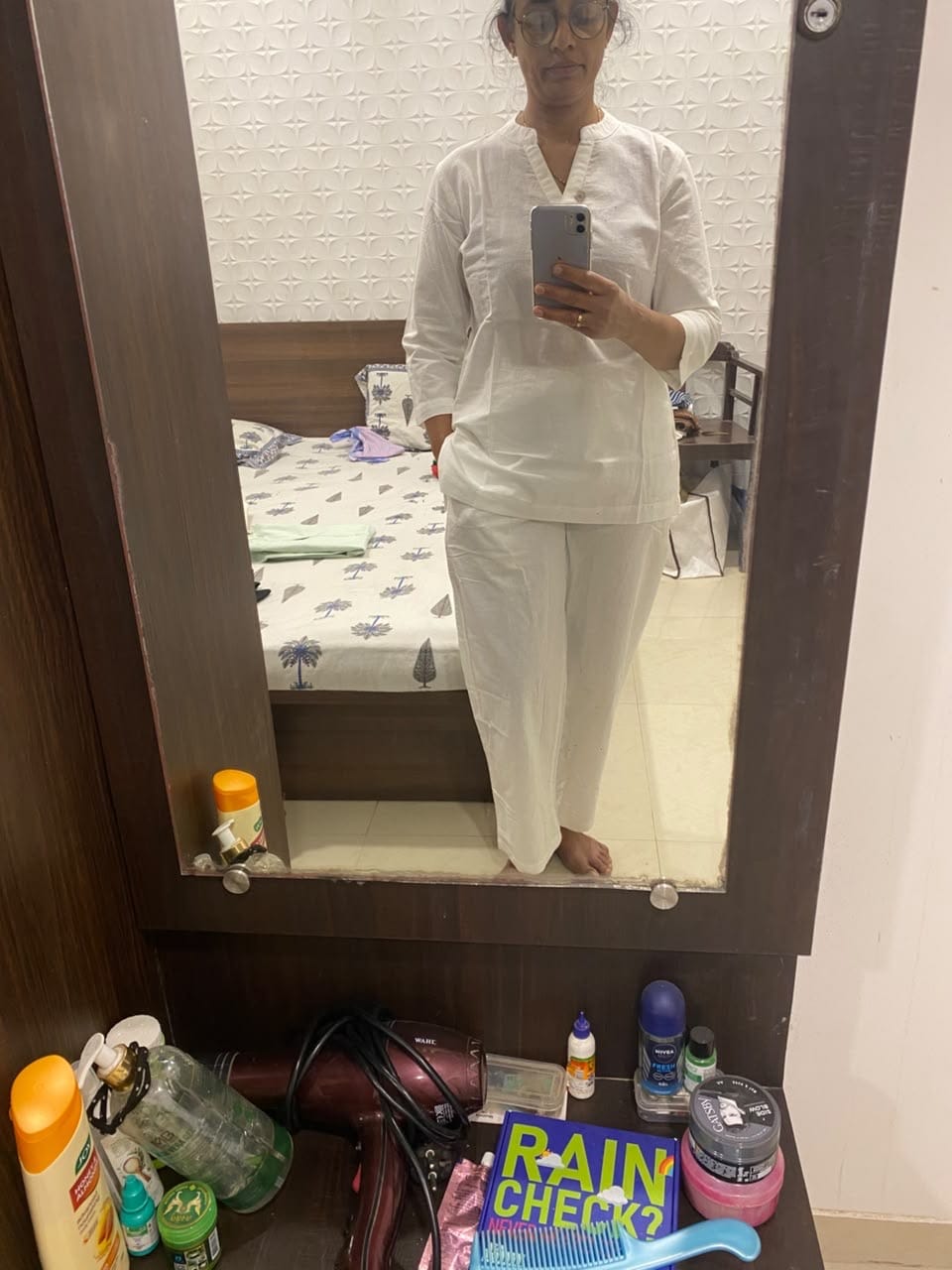 Customer photo review of Women White Airy Linen Straight Pants