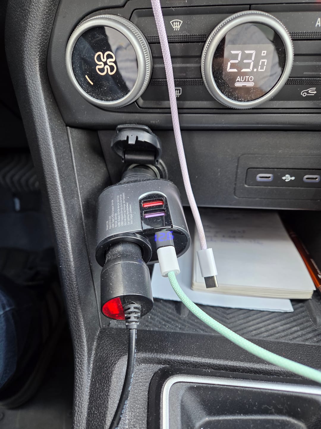 Customer photo review of Adaptor priza Timebox, 166W, 2 x USB, 1 x USB-C, 4 in 1, 1 x soclu auto, Negru