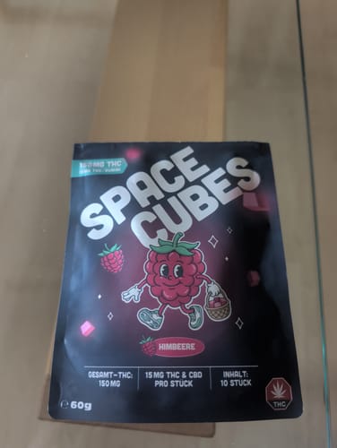 Customer's Himbeere flavored LEAFZ Space Cubes THC gummies packaging sitting on a table.