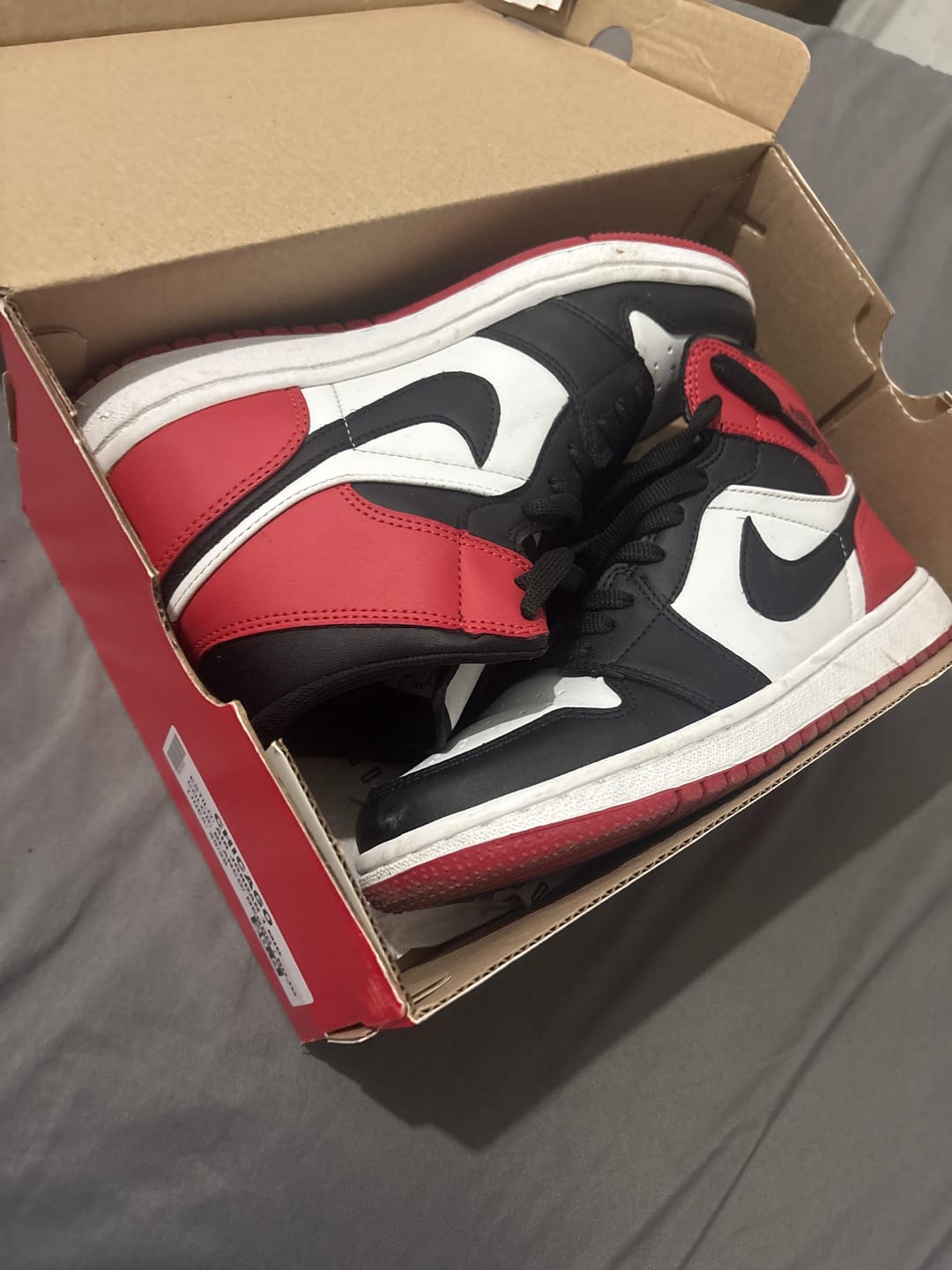 Customer photo review of Tenis Retro 1 Chicago Black