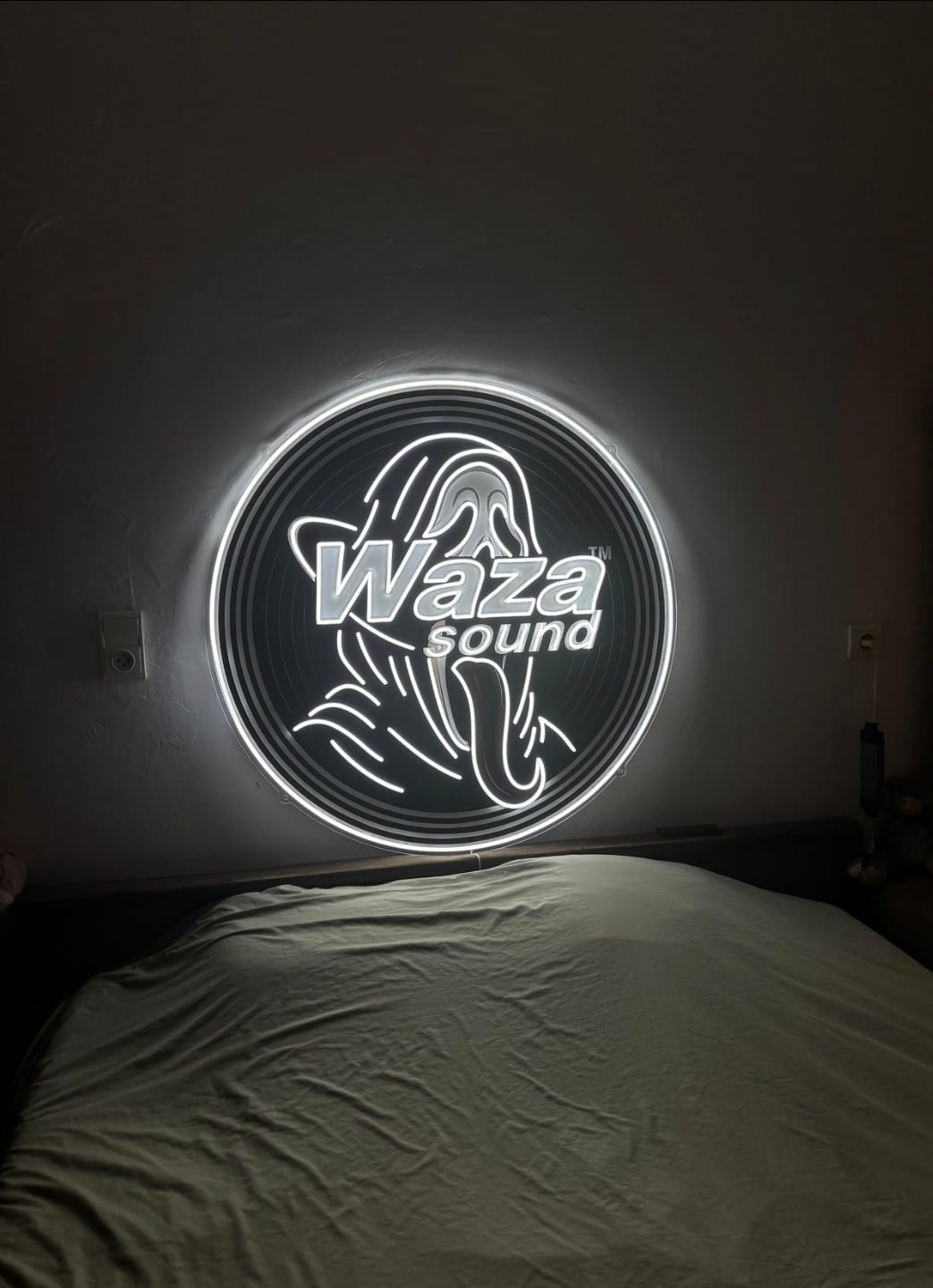 Customer photo review of Waza | Enseigne LED Néon
