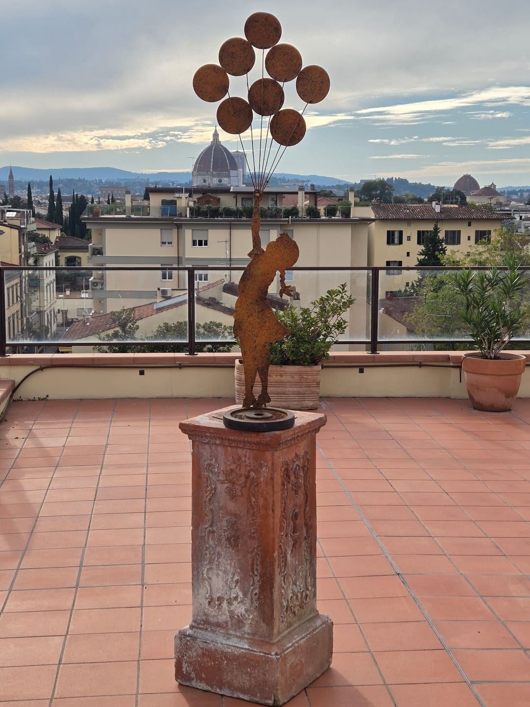 Customer photo review of Bimba con Palloncini Grande in Corten Marrone Ruggine H.120x45 cm