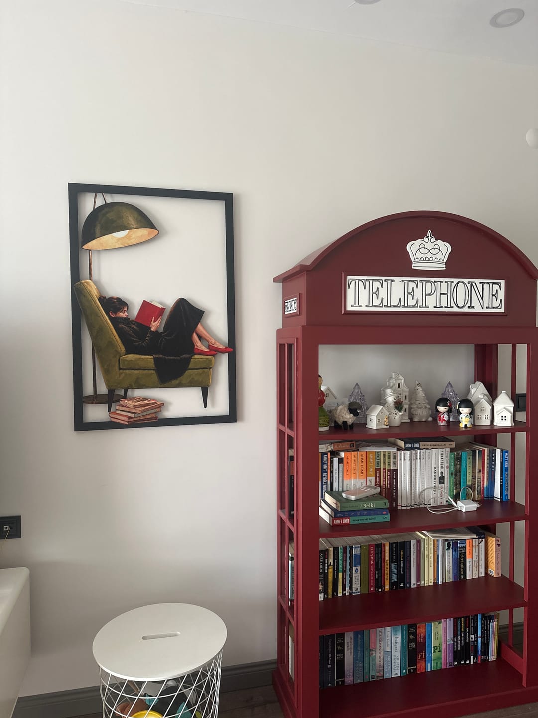 Customer photo review of Kitap Okuyan Kadın Metal Tablo