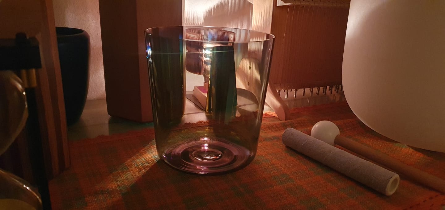 Customer photo review of Northern lights Clear Crystal Singing Bowl Alchemy 440/432Hz Quartz Sound Bath Meditation Bowl