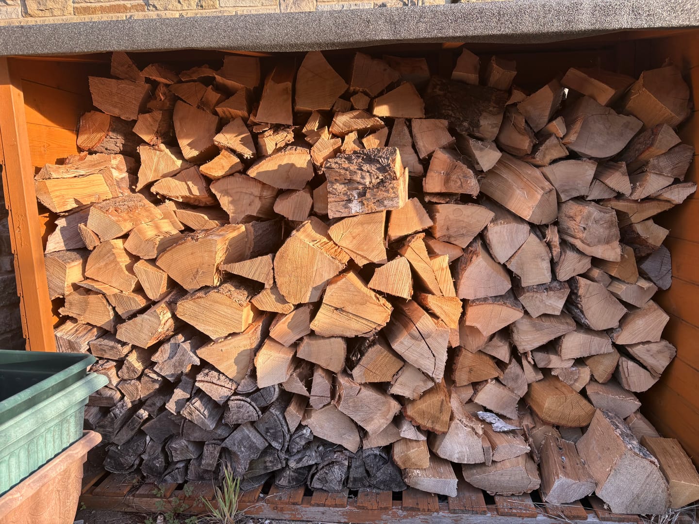 Customer photo review of Logs Local XL Tonne Bag of Kiln Dried Hardwood Logs