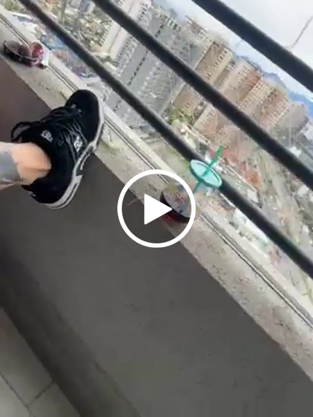 Customer video review of Zapatilla DC At-2 Hombre Negro