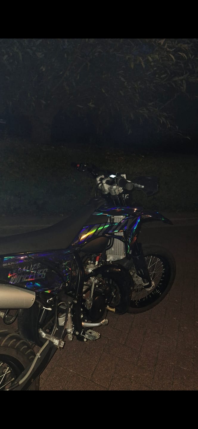 Customer photo review of NEW! LIGHTNING - GRAPHICS KIT
