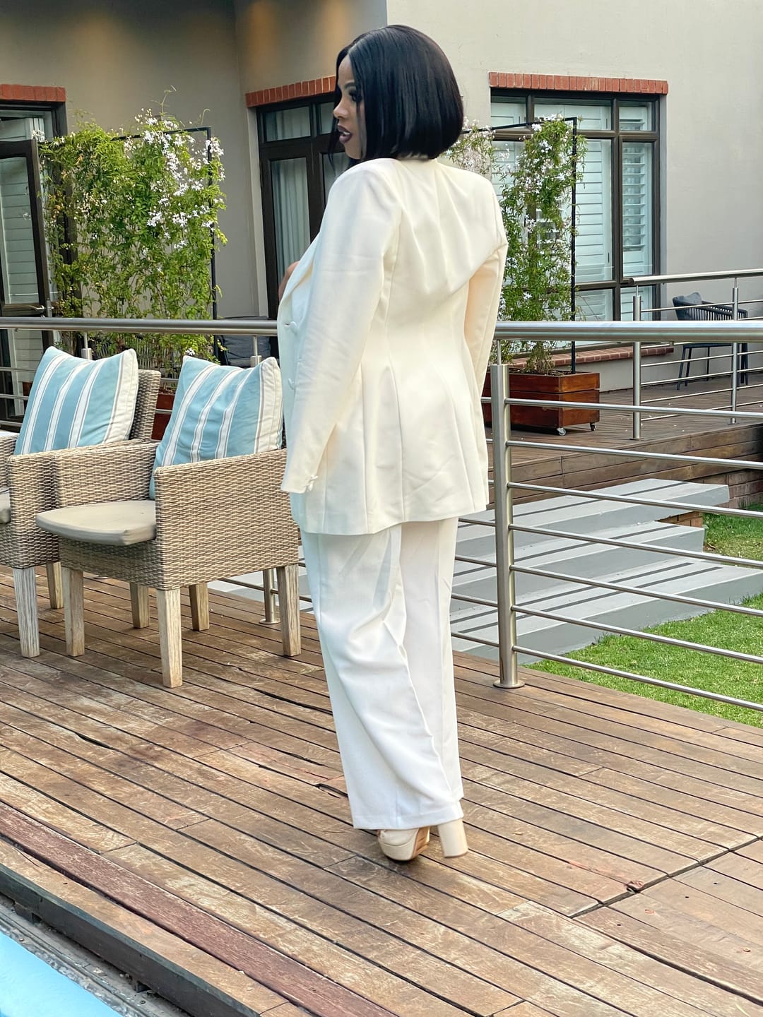 Customer photo review of Vietnam 2 X 6 Lace Wear And Go Super Drawn Bob Wigs