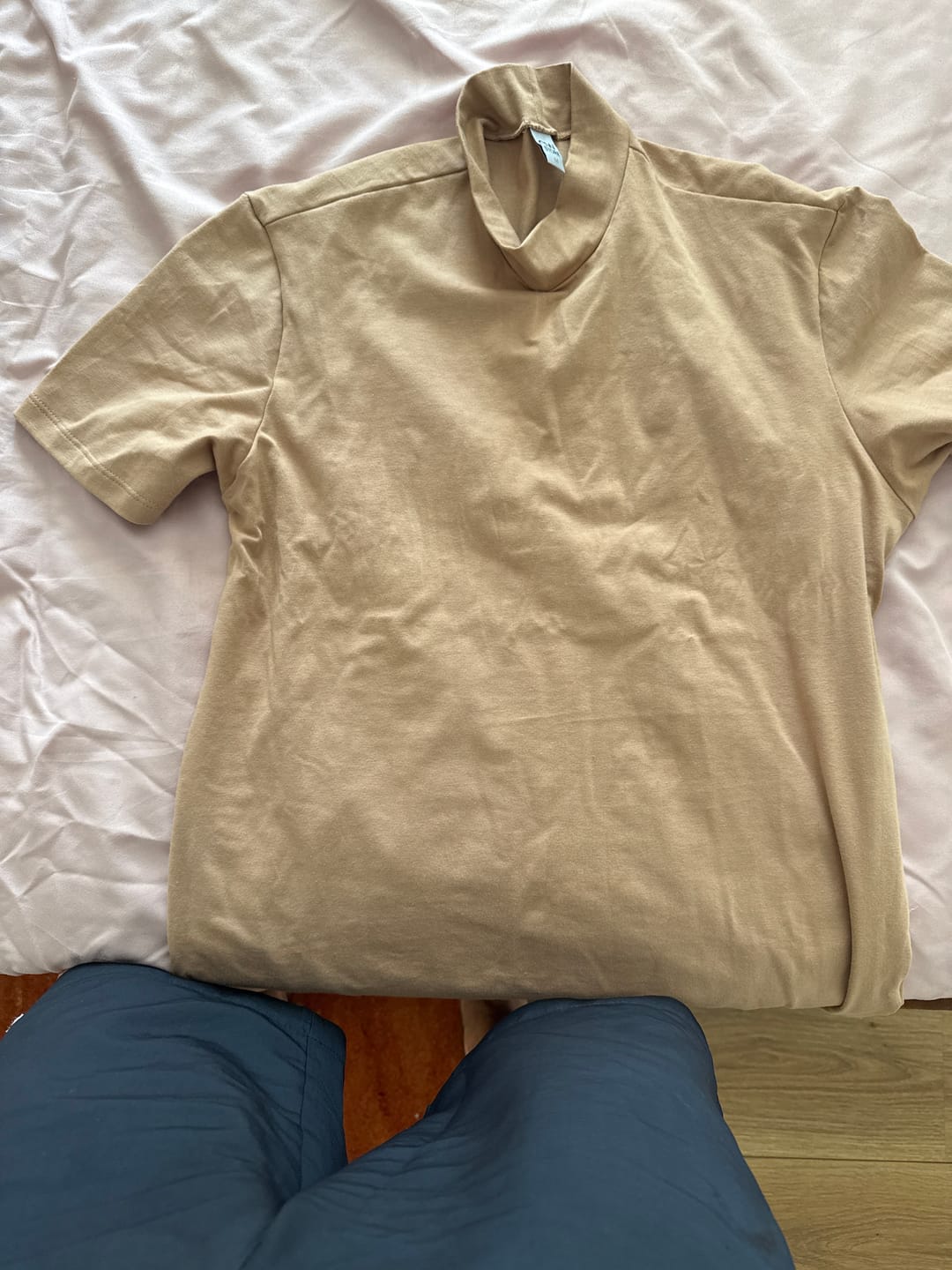 Customer photo review of Camiseta Slim Gola Alta Bege
