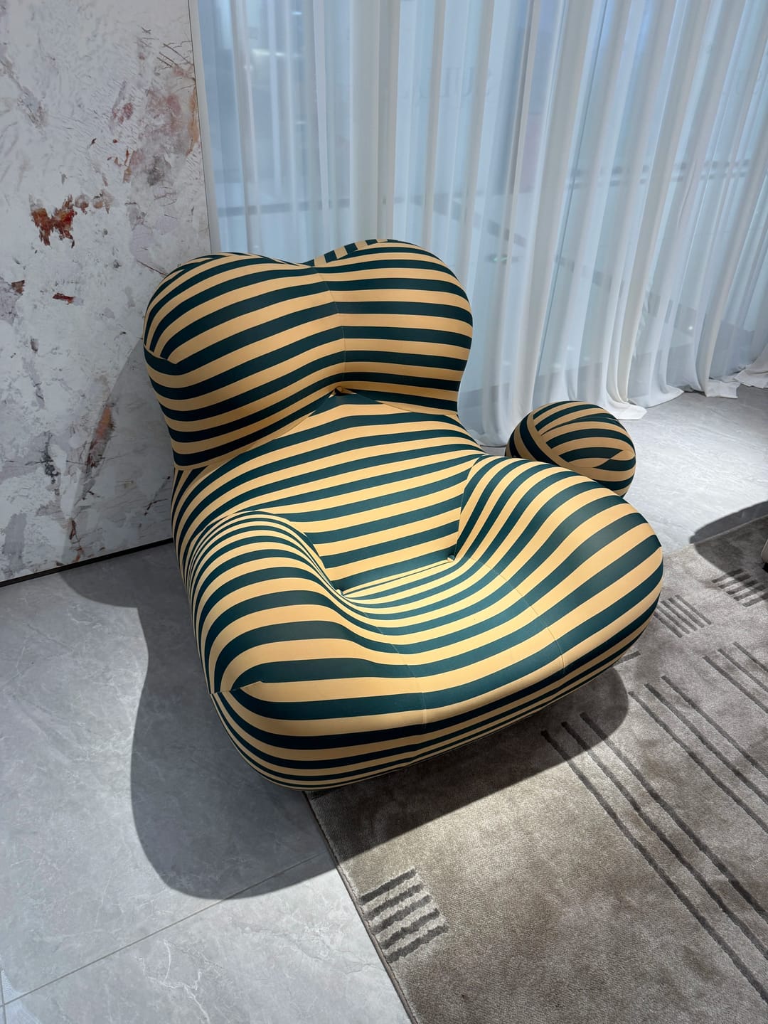 Customer photo review of Hiksnra Soft Form Lounge Chair