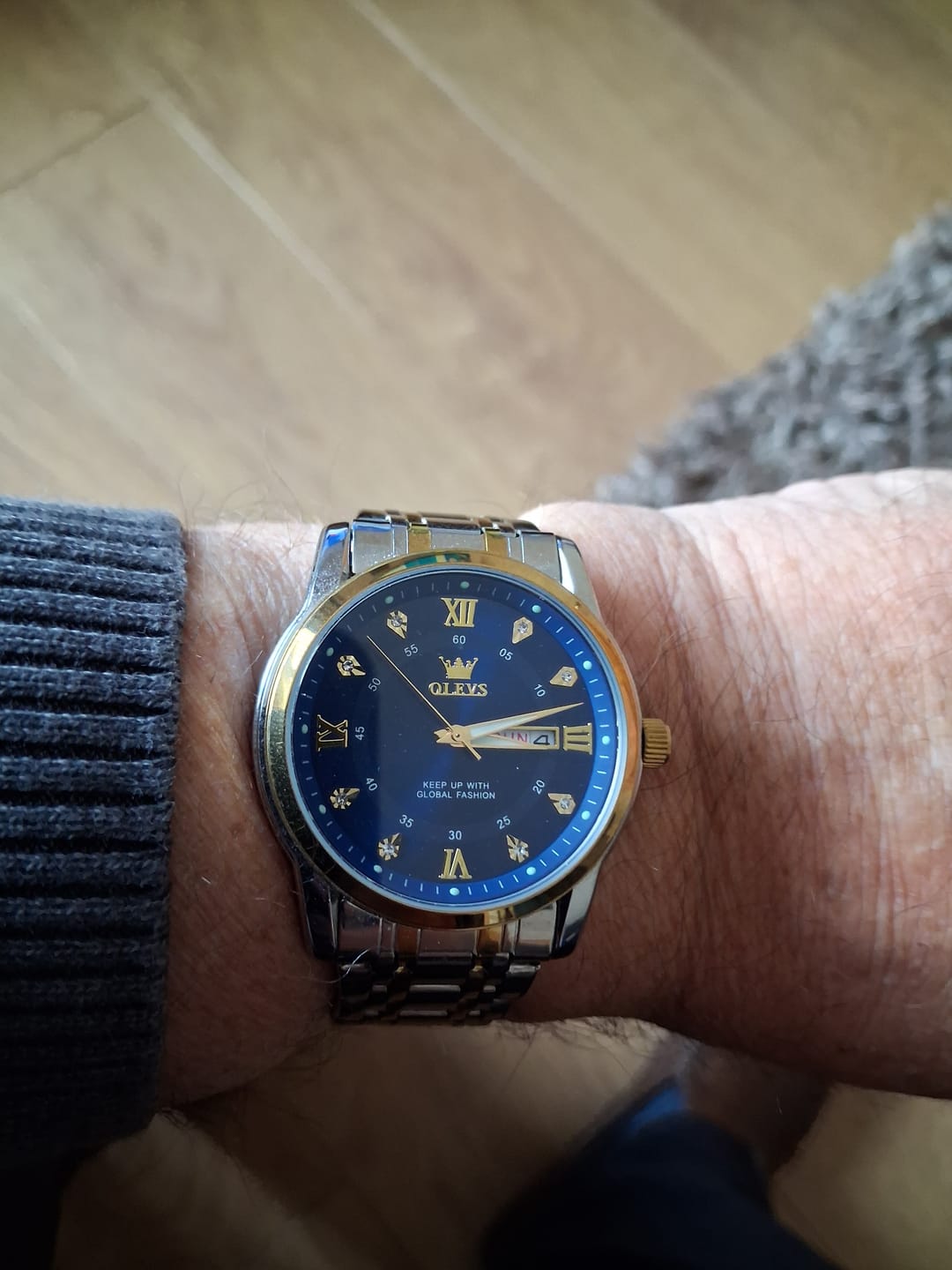 Customer photo review of OLEVS - Magnate
