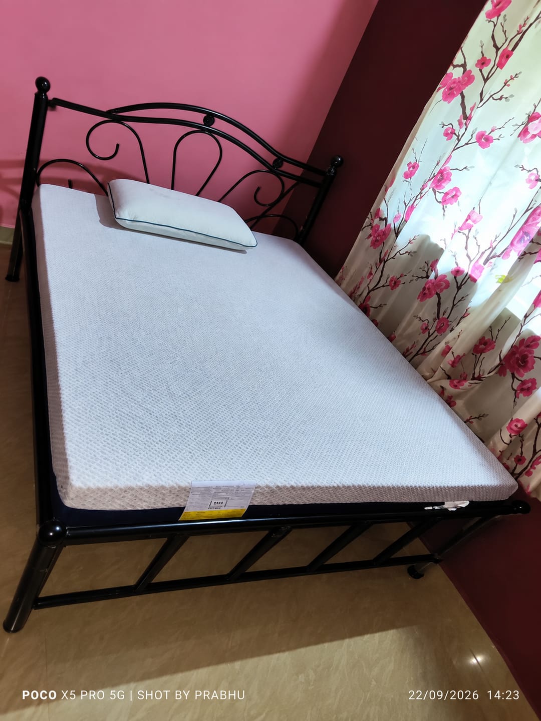 Customer photo review of Flo Adjustable Pillow (Memory Foam)