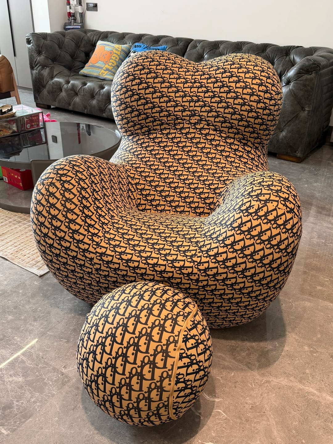 Customer photo review of Hiksnra Soft Form Lounge Chair