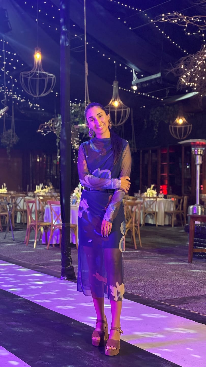 Customer photo review of VESTIDO SABINE AZUL