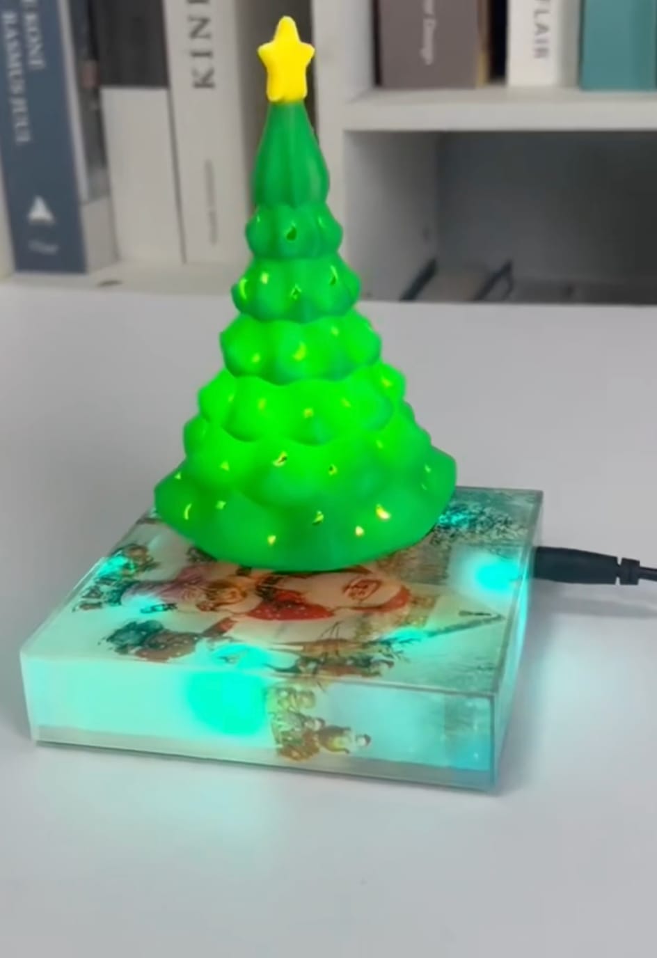 Customer photo review of Levitating Christmas Tree