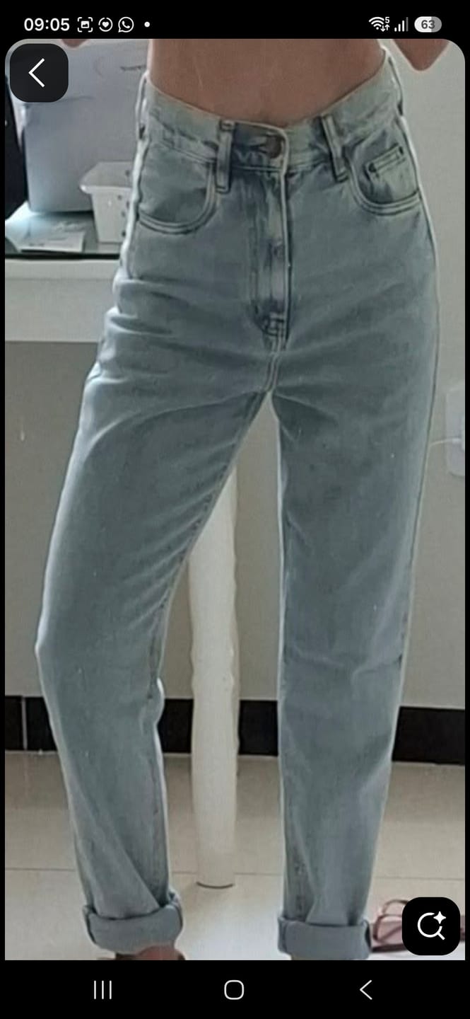 Customer photo review of Calça Jeans Mom Jequitibá Azul Claro
