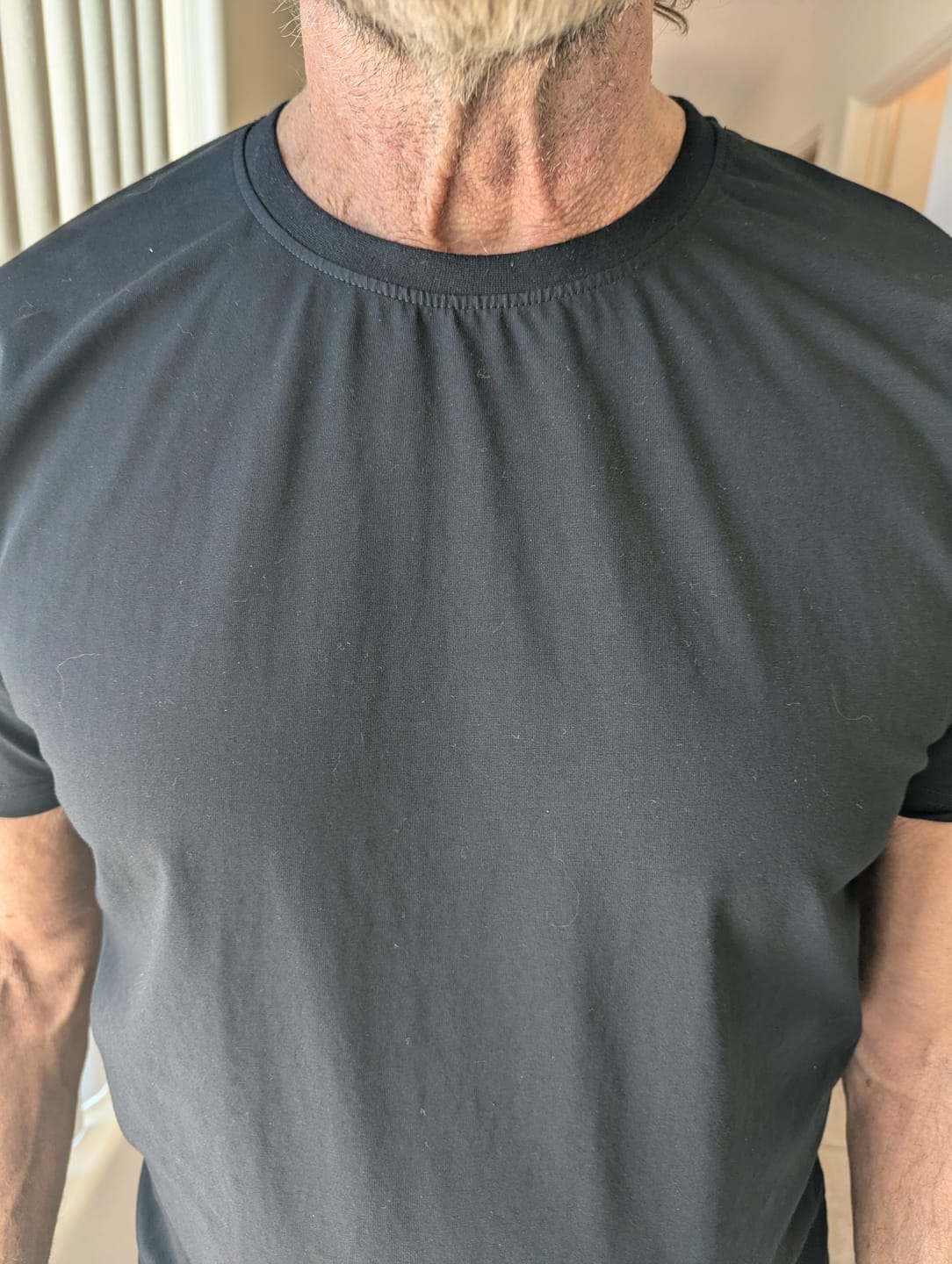 Customer photo review of 021 ESSENTIAL T-SHIRT