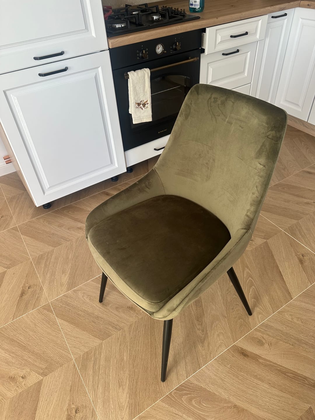 Customer photo review of Scaun pentru living COBE, stofa catifelata verde olive/negru, 49x43x85 cm
