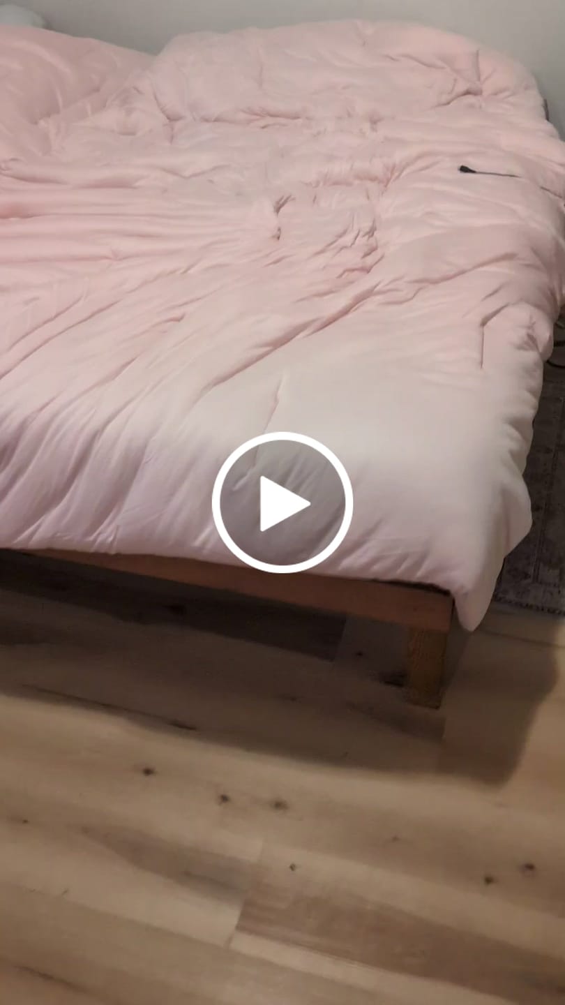 Customer video review of MarshMellow Comforter