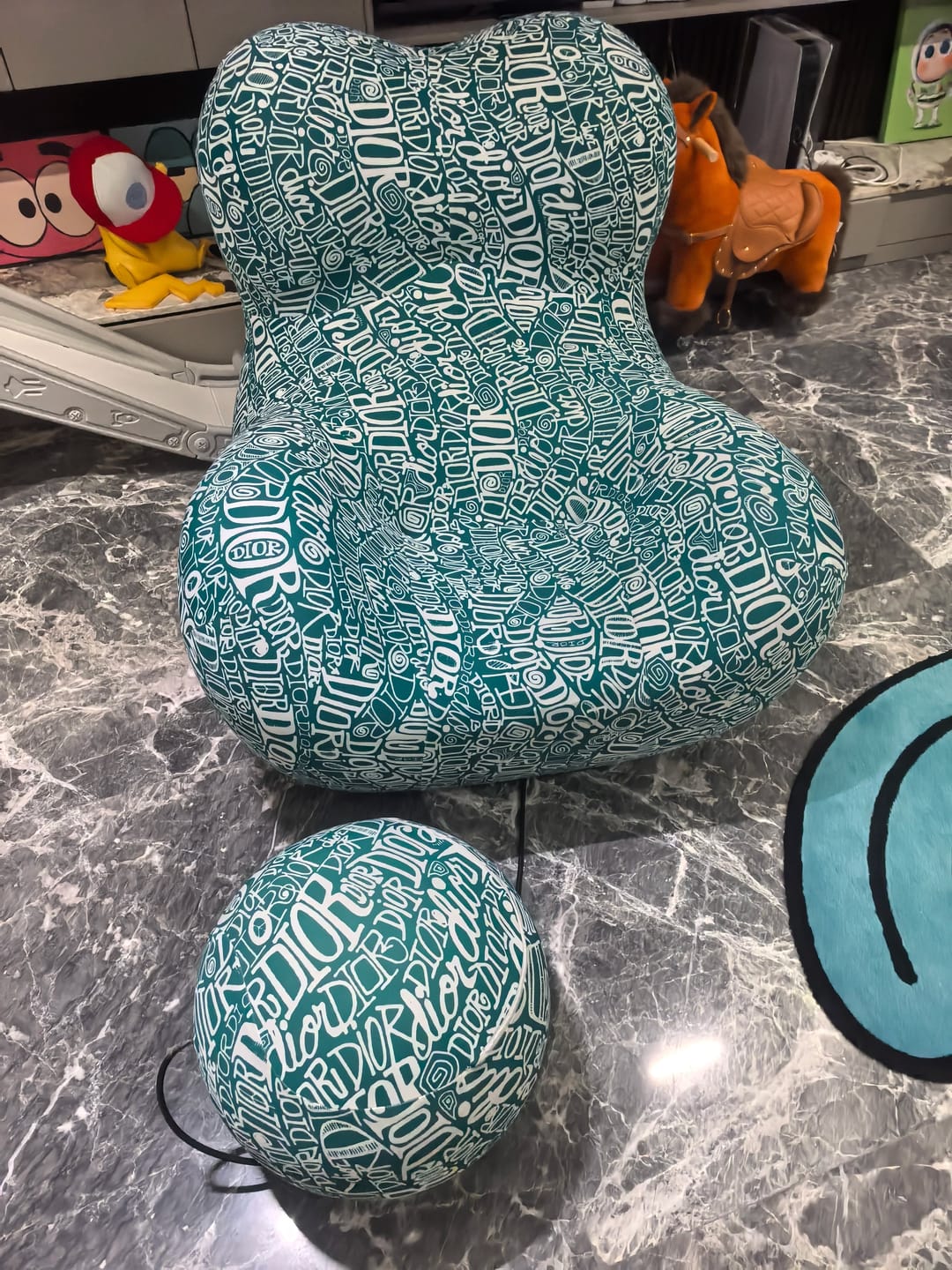 Customer photo review of Hiksnra Soft Form Lounge Chair