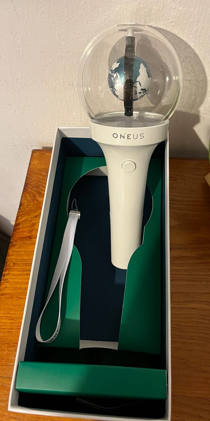 Customer photo review of ONEUS - OFFICIAL LIGHT STICK VER.2