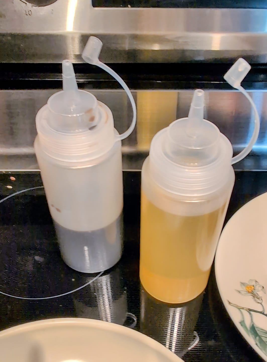Customer photo review of Brander Easy Squeezy Sauce Bottles