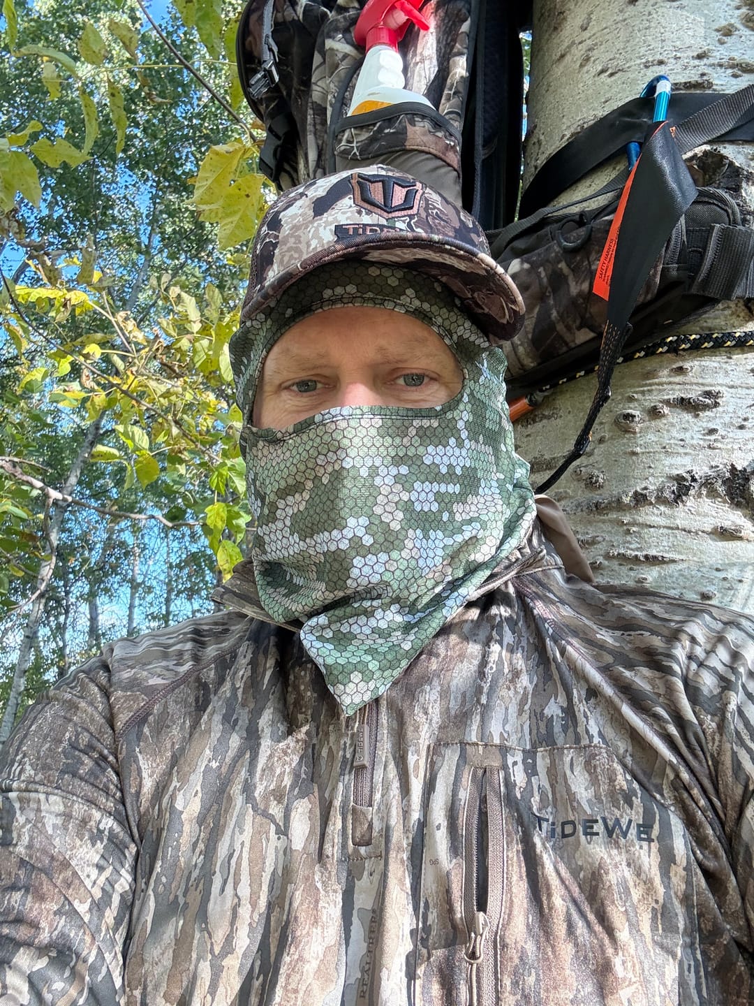 Customer photo review of TIDEWE Whitetail Hunting Suit for Men | Early Season Hunting Camo Shirt & Camo Pants | Breathable Hunting Clothes with Odor Control