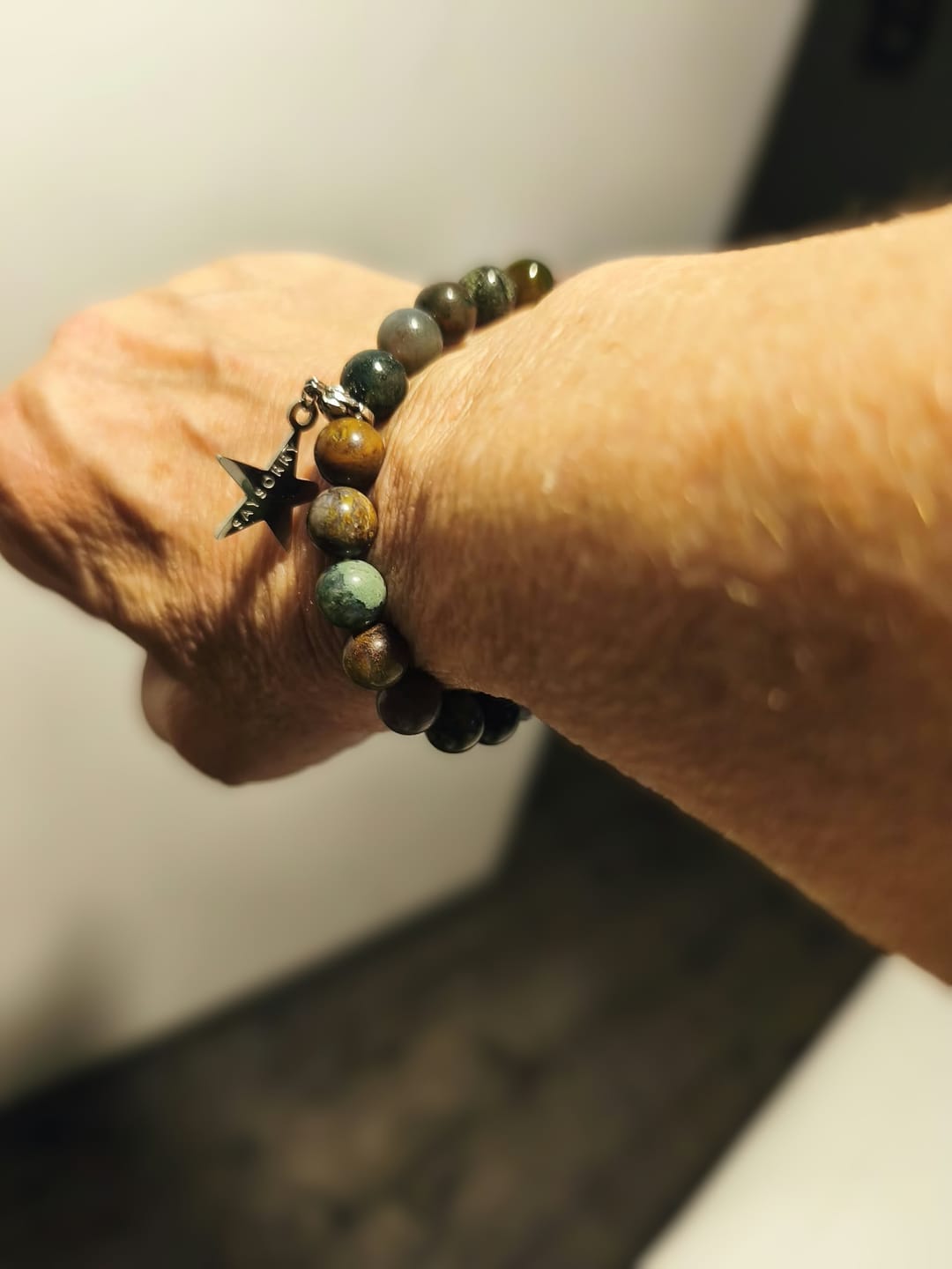 Customer photo review of »Ich lass los« Blockadenlöser-Armband aus echtem Moos-Achat inkl. abgebrochenem Stern