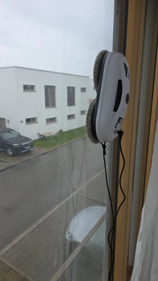 Customer photo review of Robot Limpia Cristales con control remoto