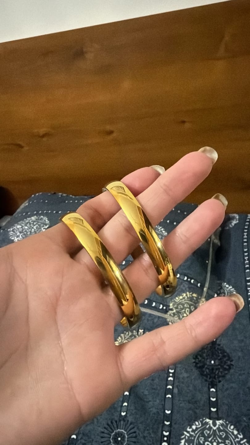 Customer photo review of Plain Gold Bangle Bracelet - 6 mm