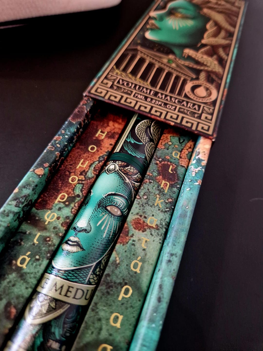 Customer photo review of Feel like Medusa – Wasserfeste Volumen Mascara
