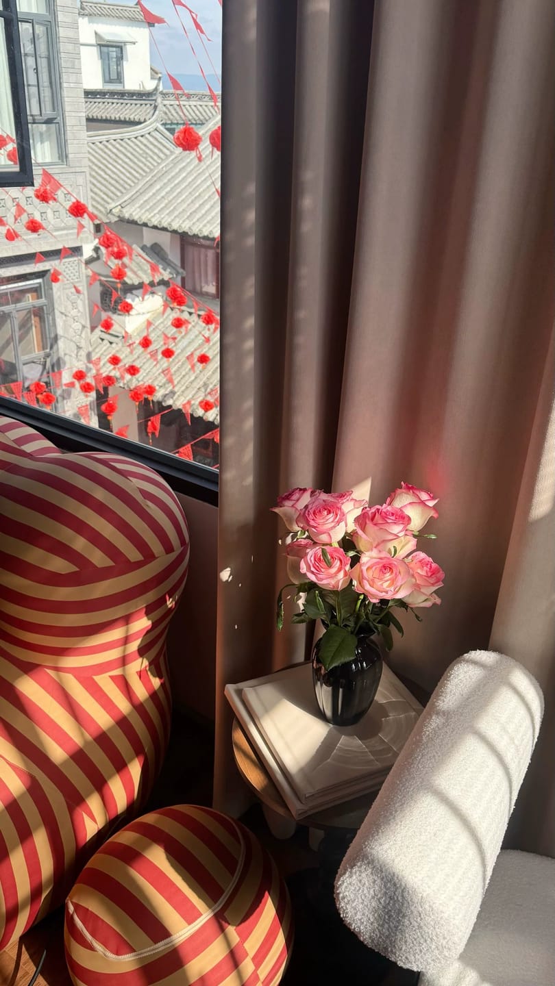 Customer photo review of Hiksnra Soft Form Lounge Chair