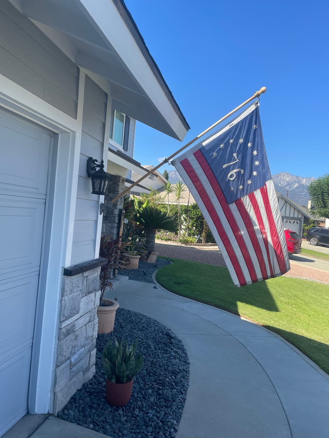 Customer photo review of Non-Tangle Flagpole Spinners