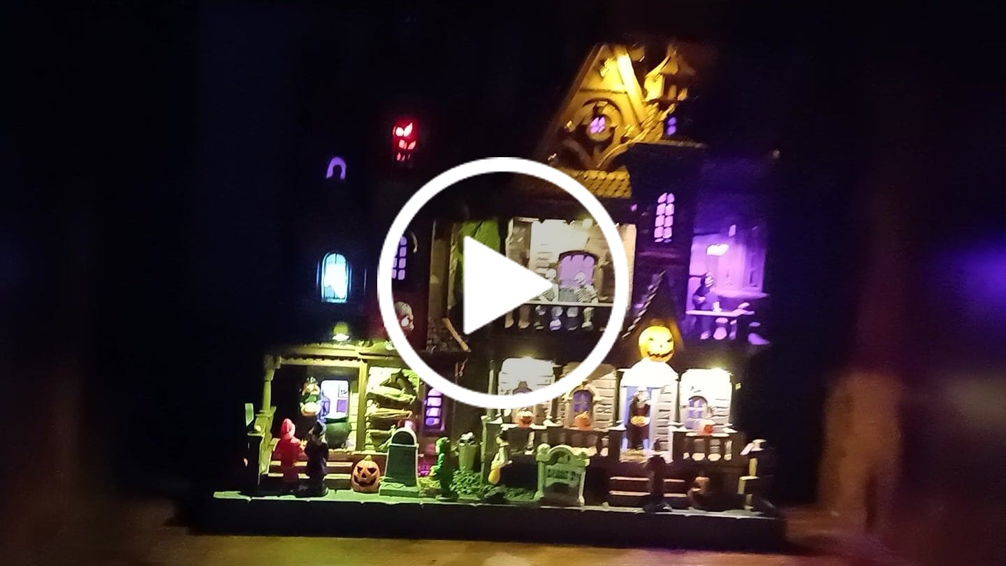 Customer video review of Haunted Estates – Beleuchtete Spukhaus-Fassaden Spooky Regal Deko