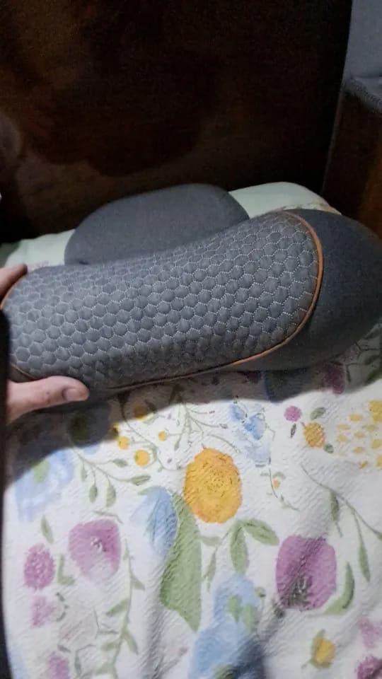 Customer photo review of Atlarest Arc – Neck Pain Relief