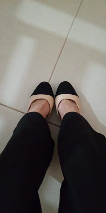 Customer photo review of Soft Leather Color Block Sandals with Thick Heel