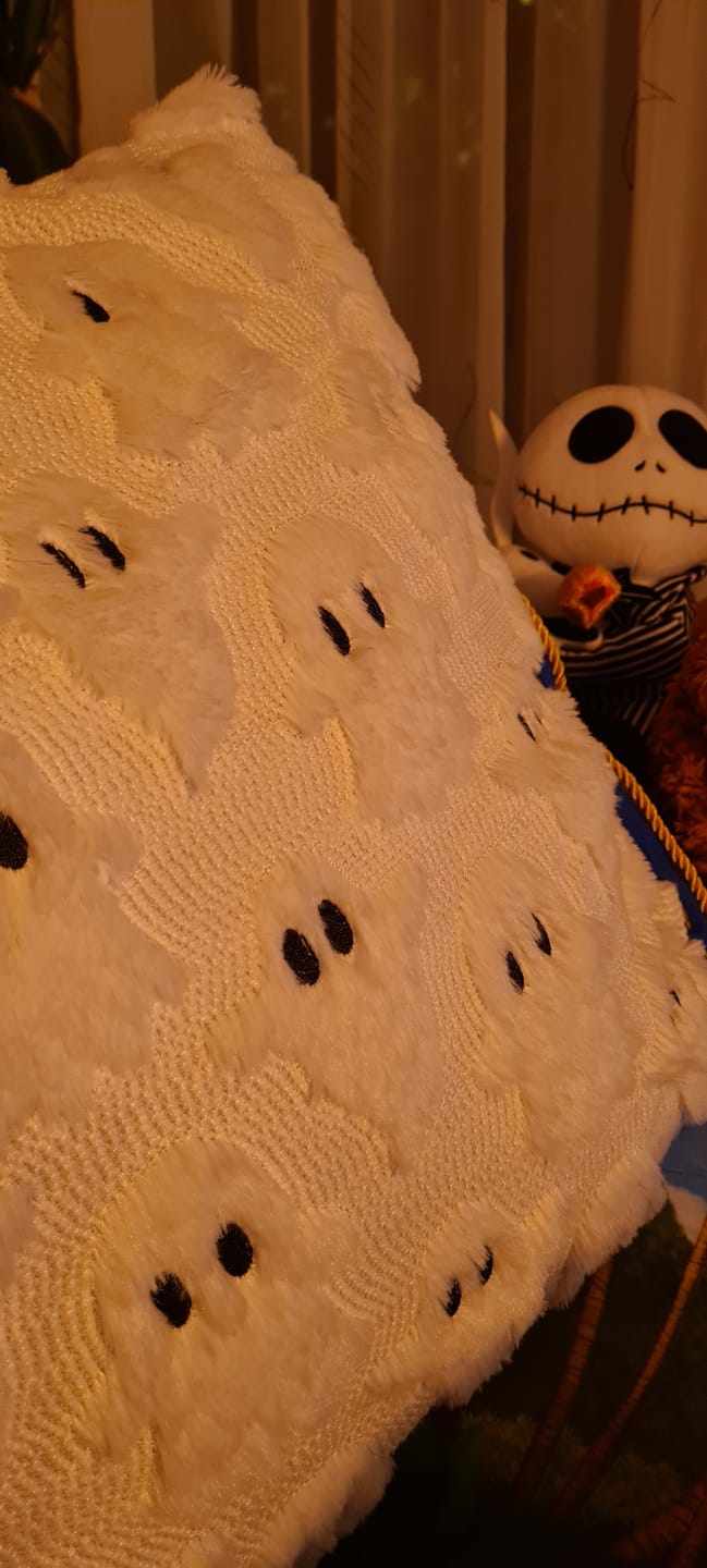 Customer photo review of Halloween Geister Kissen - kuschlig weiß