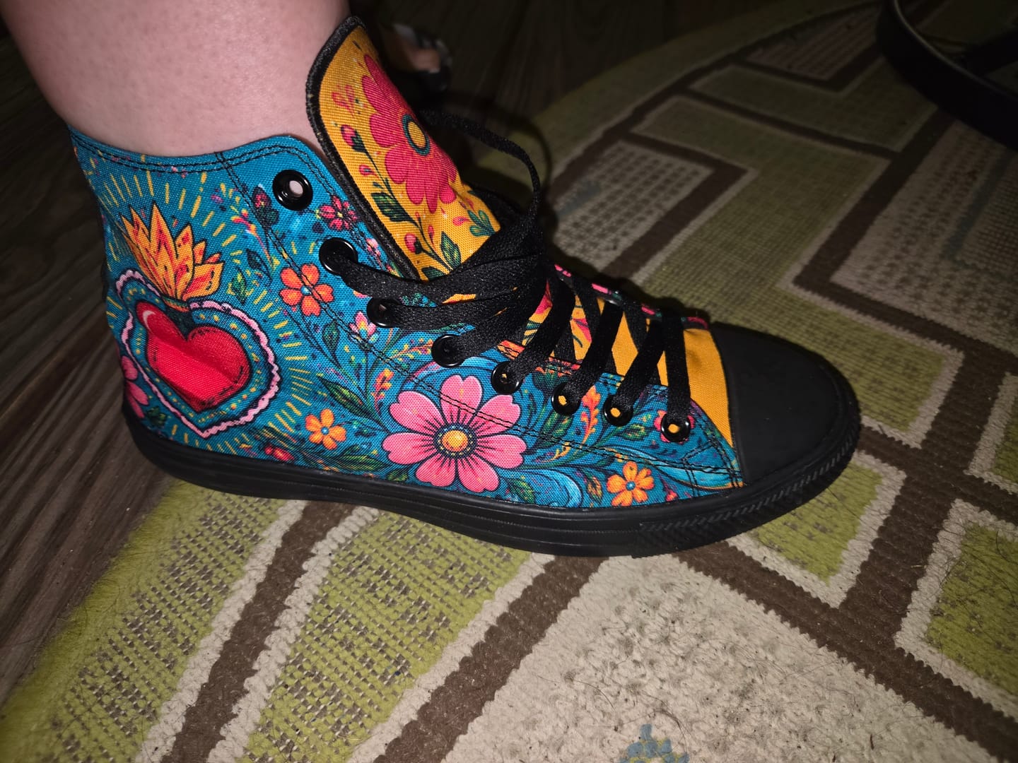 Customer photo review of Corazón Y Calacas High Tops ( Black or White Sole )
