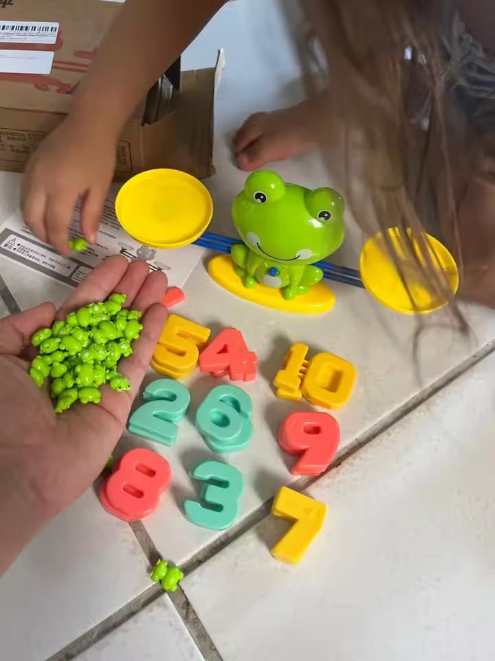 Customer photo review of Frosch Waage Lernspielzeug | Mathe Balance Spiel Vorschule Kleinkind