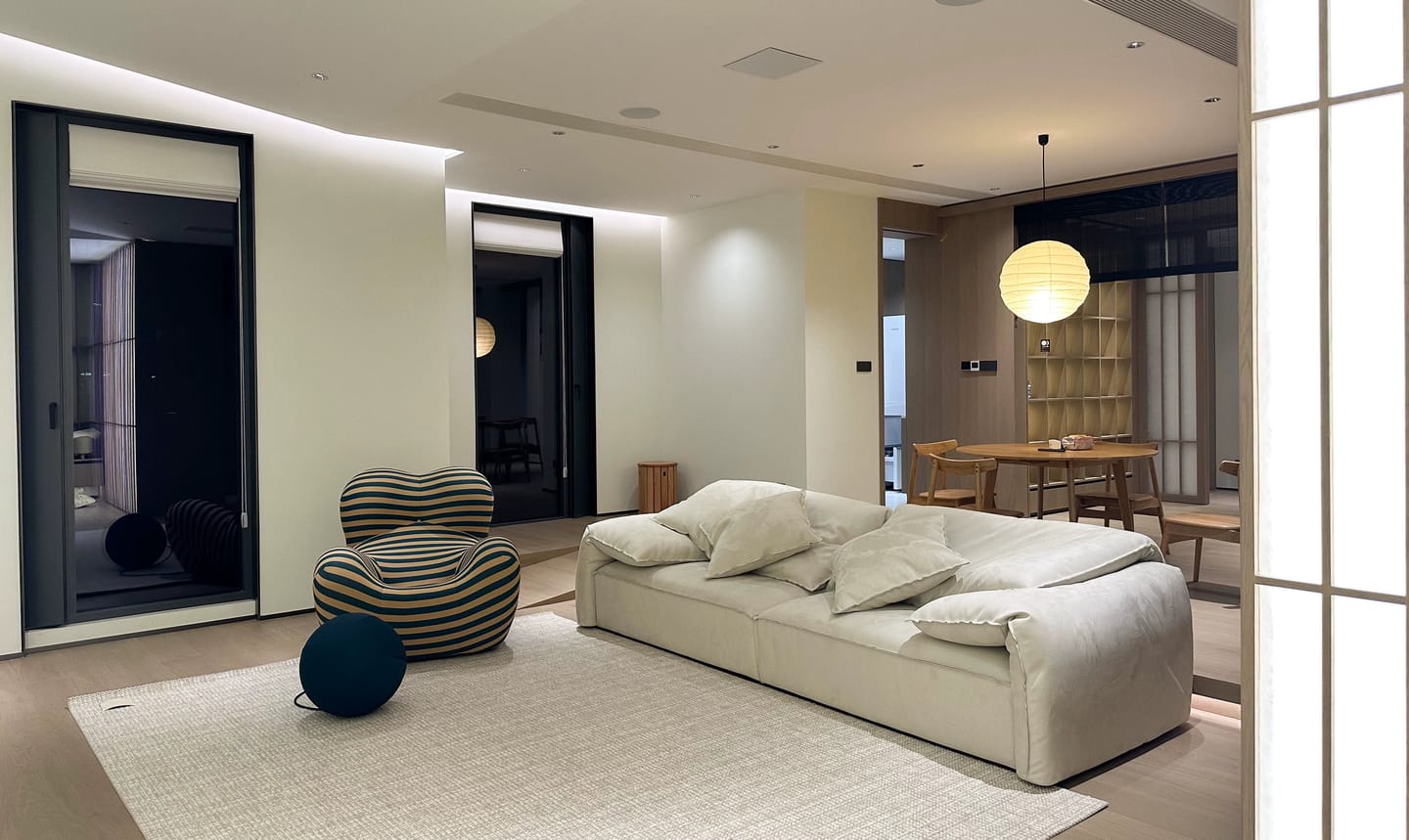 Customer photo review of Hiksnra Soft Form Lounge Chair
