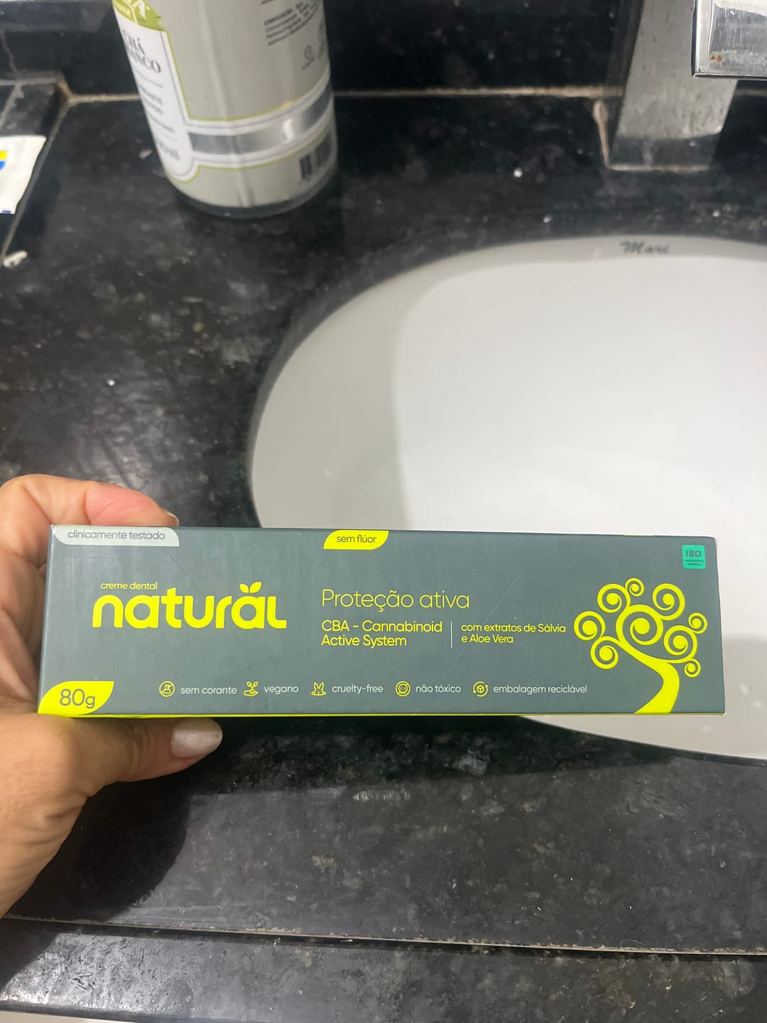 Customer photo review of Creme Dental Natural com CBA, Salvia e Aloe Vera 80g