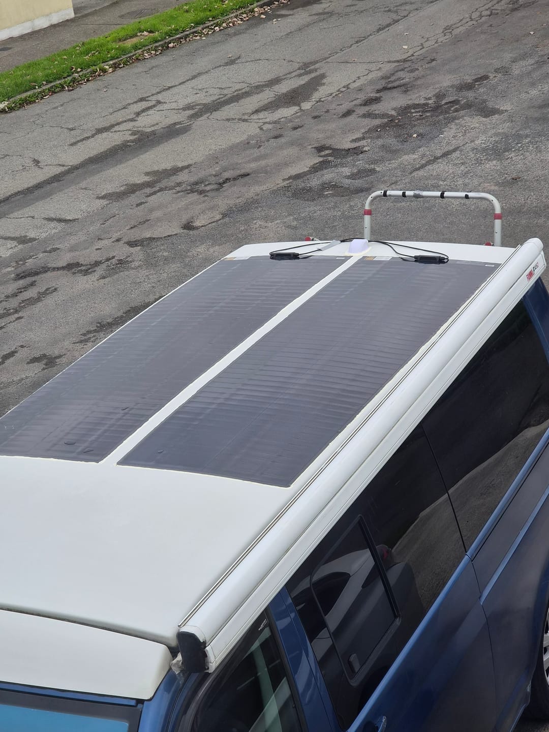 Customer photo review of BougeRV Yuma 200W CIGS Solarpanel 360° Flexibles Solarmodule (Klebeband)