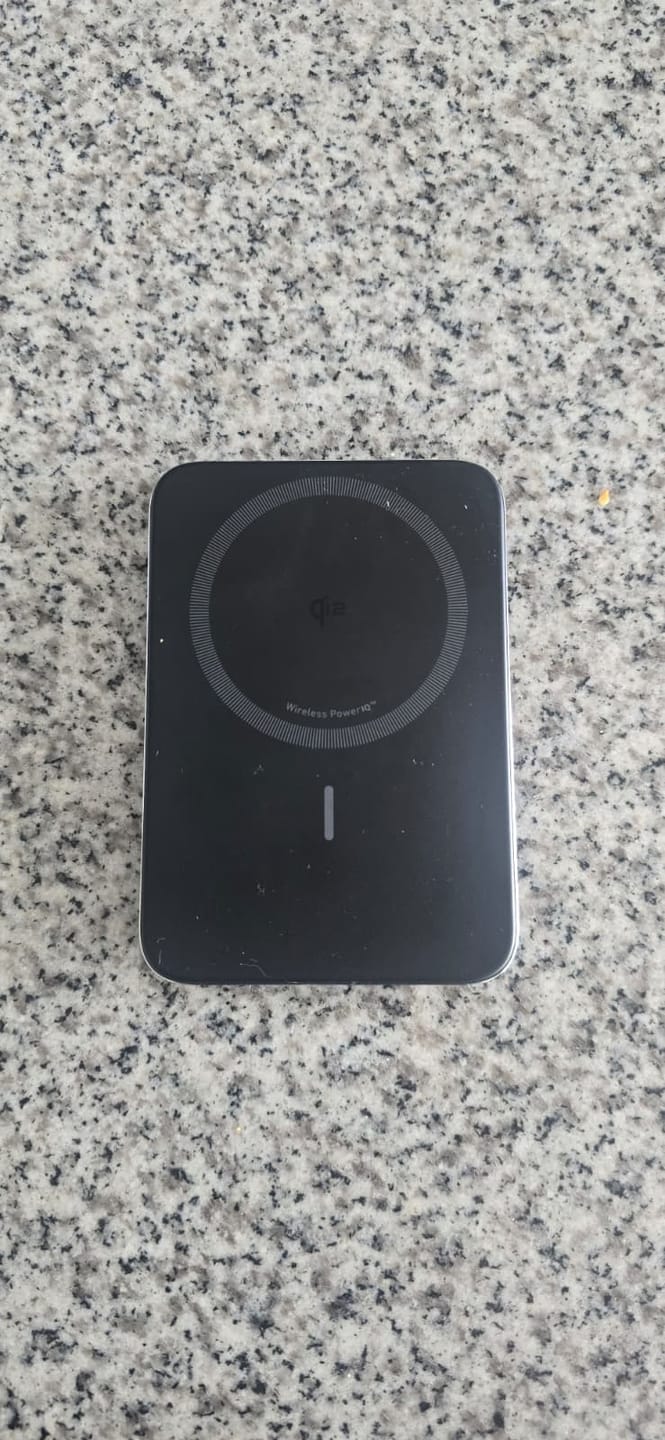 Customer photo review of Power Bank Magnético Anker Nano 5000mAh Qi2 Ultra Slim Negro – Carga Inalámbrica 15W USB-C 20W