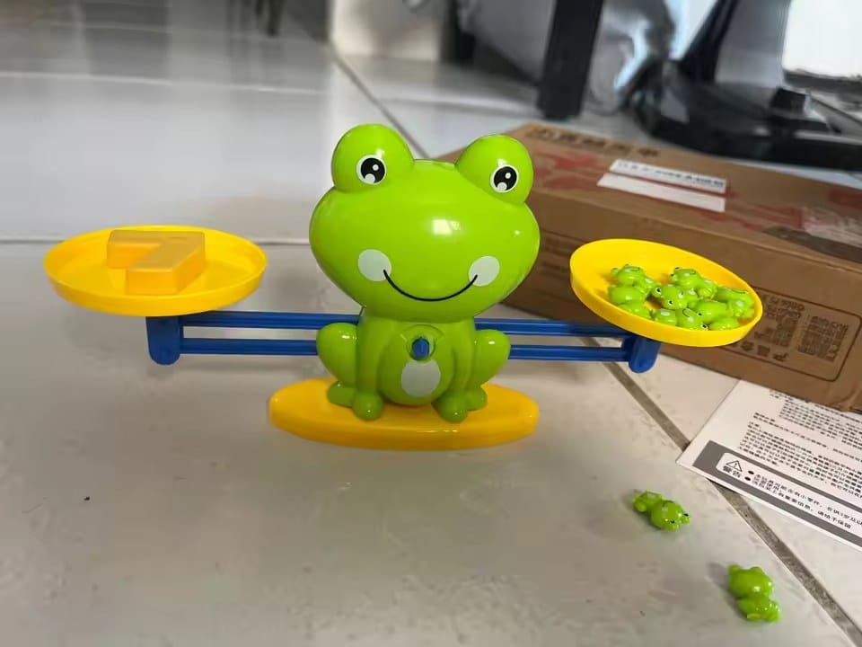 Customer photo review of Frosch Waage Lernspielzeug | Mathe Balance Spiel Vorschule Kleinkind