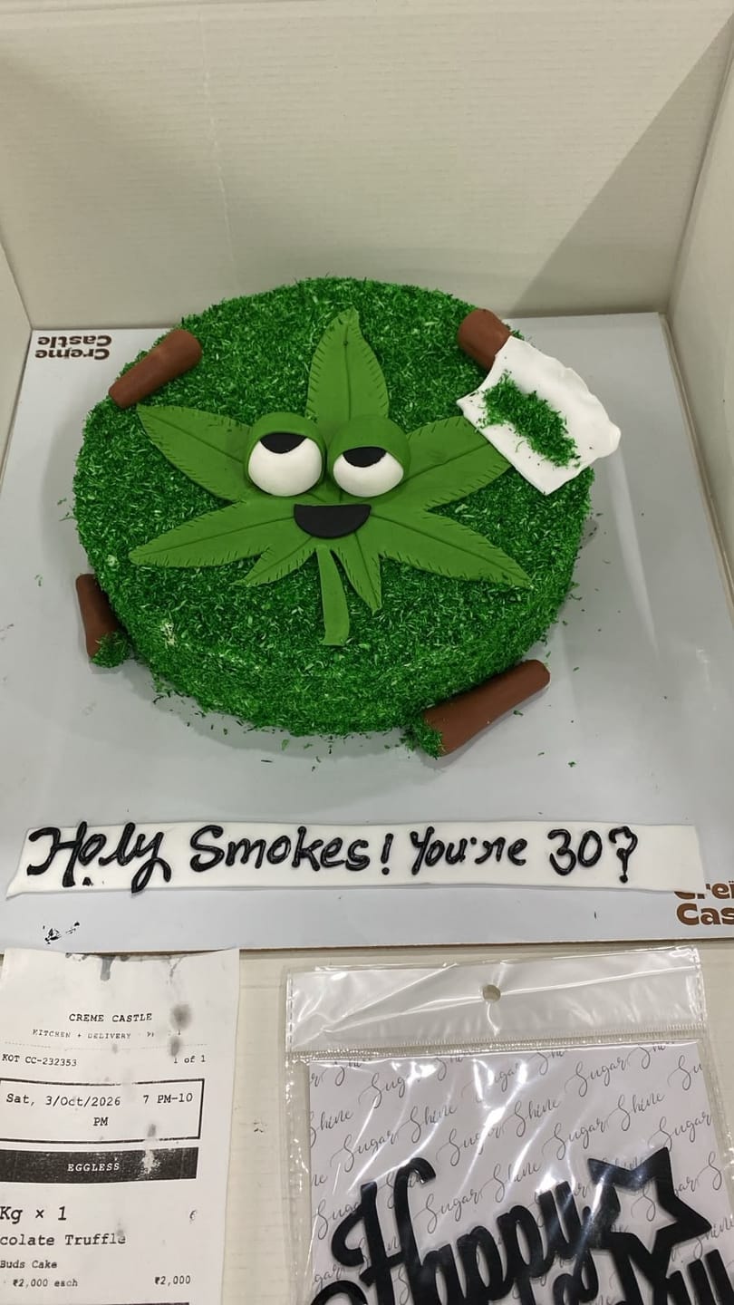 Customer photo review of Weed Buds Cake