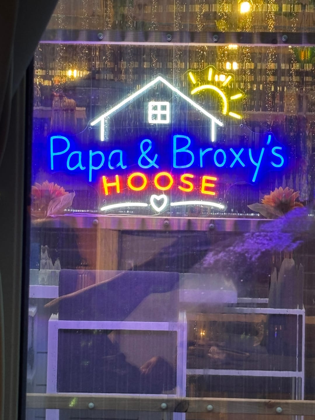 Customer photo review of PAPA & BROXY'S HOOSE | LED Neon Sign